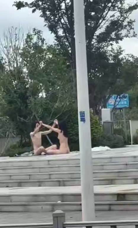 浙江宁波街头男女裸体1