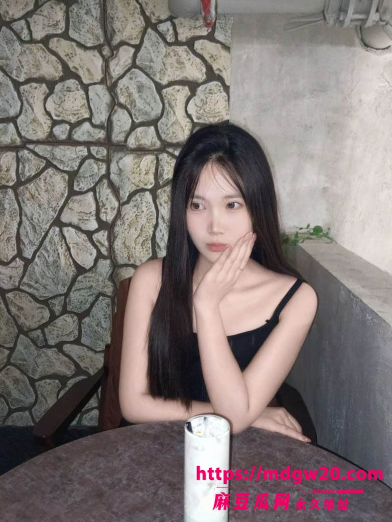 河北传媒学院拜金女刘依 身穿情趣内衣被金主爸爸用假几把玩弄抱腿猛操