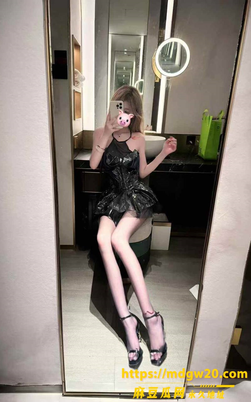 高颜值白嫩精神小妹2