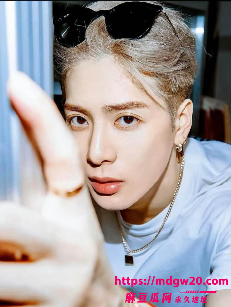 王嘉尔宋雨琦恋情再曝翻车 脱粉长文爆情人节同过 男方父母赴韩见家长