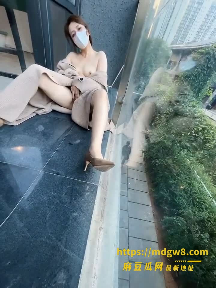 美杜莎四段户外大胆露2