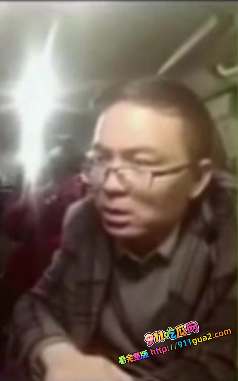 女子出轨被老公抓个正着 男子一边开车一边看监控一边打电话咒骂 场面相当刺激 7