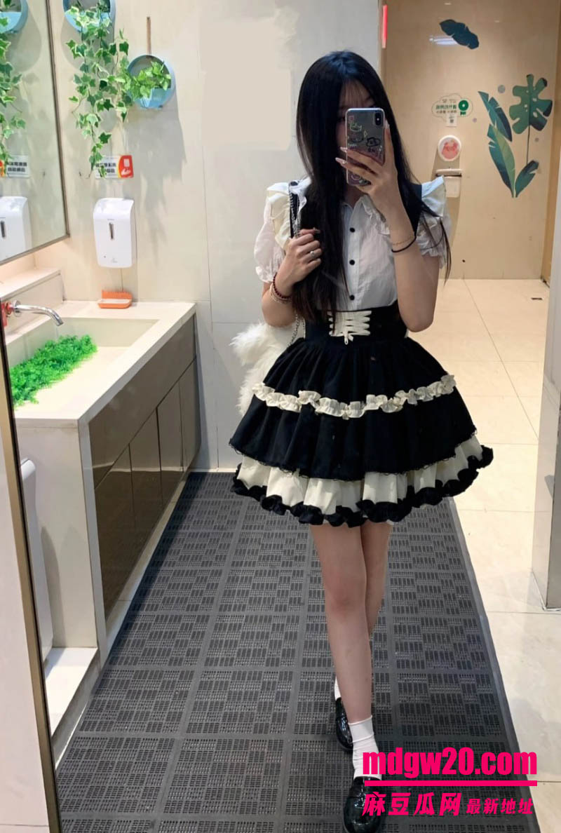 河北师范大学张晚婉不雅视频流出 白丝嫩妹化身小蛋糕 白虎嫩穴后入冲刺到腿抖