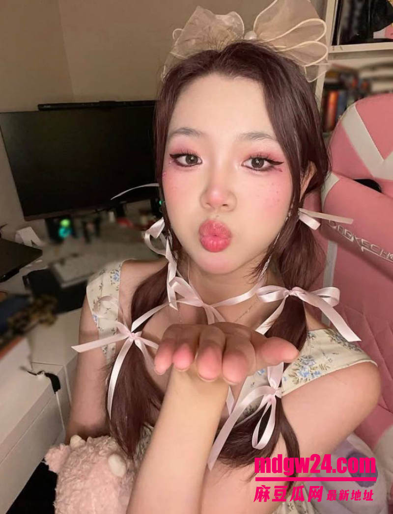 多伦多大学中国留学生 21岁长发大奶美女 妮妮与金主在酒店露脸自拍视频被泄露