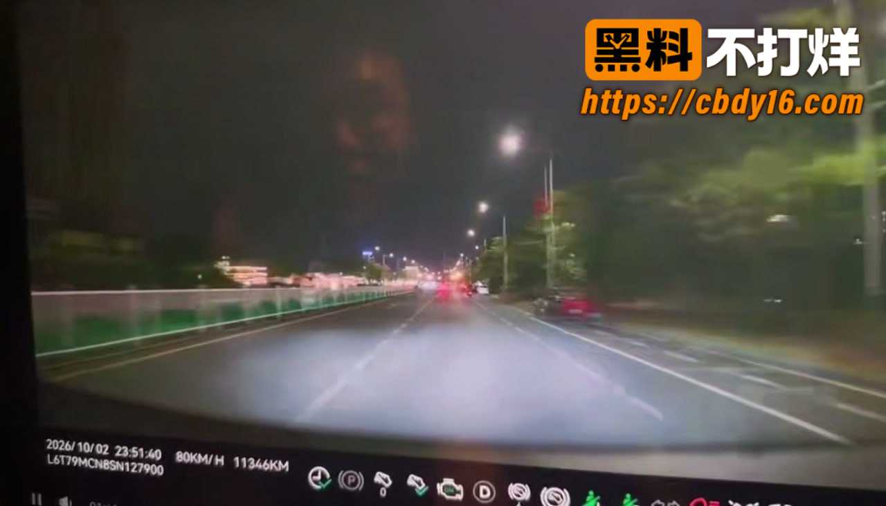 近日广东地区几个精神小伙飙车上演车毁人亡 6