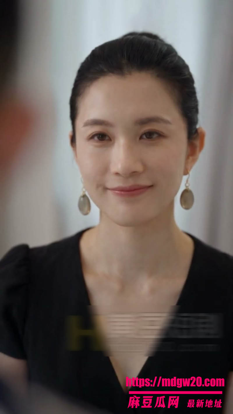 Ai成人短剧母子同欢13集 母子乱伦越界 妈妈柔软的身体被儿子压着打开