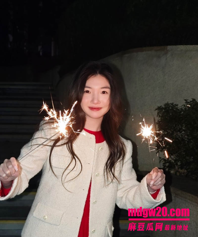 香港科技大学财经系反差婊 雯雯与前男友露脸性爱自拍流出 小骚逼不仅没有毛还很粉嫩