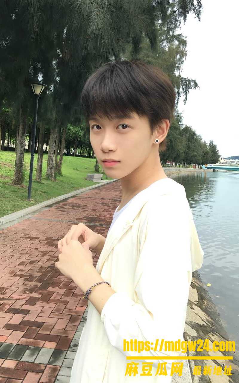 抖音46.6万粉 我是小学生37
