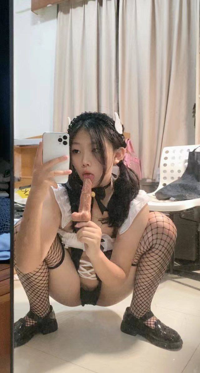 纯纯m小母狗自拍流出