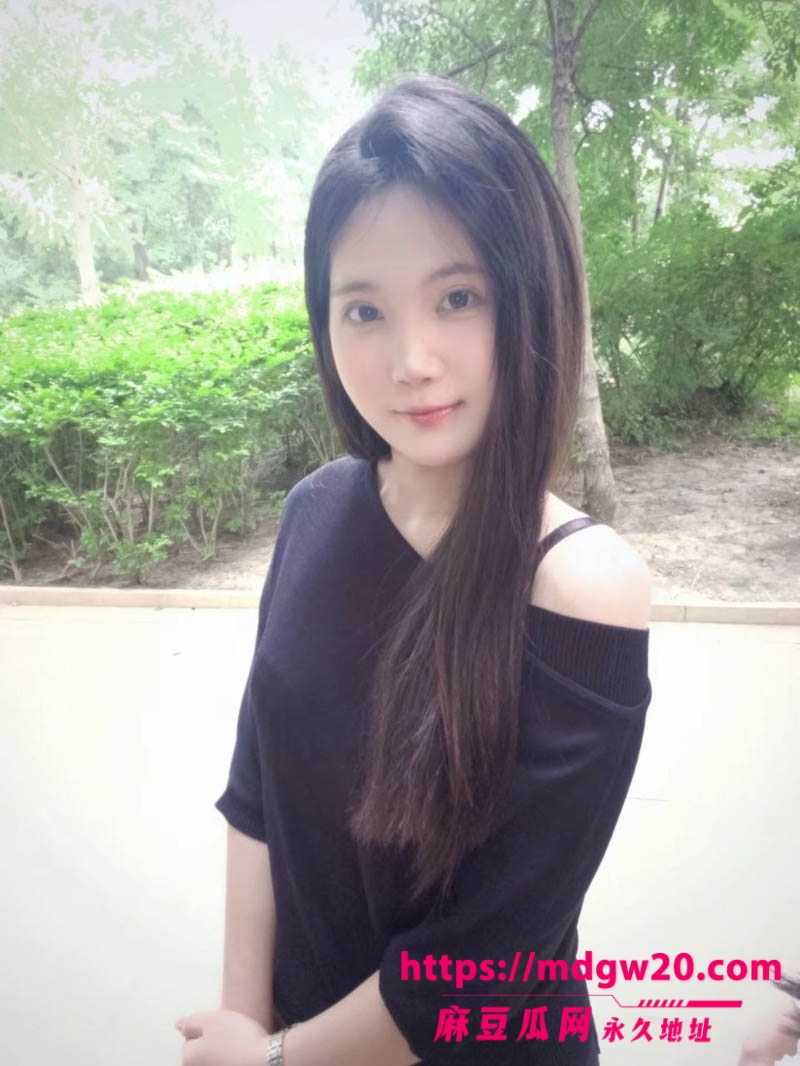 河北传媒学院拜金女刘依 身穿情趣内衣被金主爸爸用假几把玩弄抱腿猛操