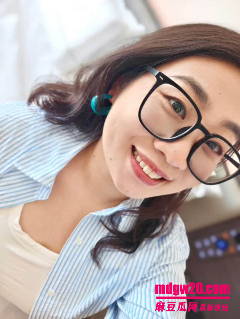 国产素人巨乳福利姬韩珠珠结婚上岸 反差骚妻办公室露出 揉奶视频流出