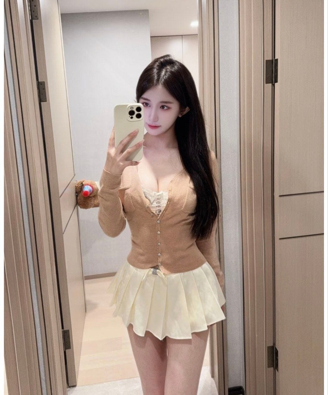 在校妹妹逼紧嫩出水 先做后付