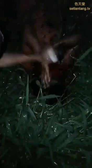 手裡拿人骨殺人 的封面