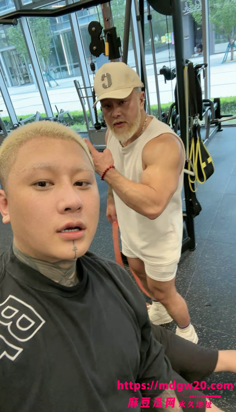 抖音千万粉网红方丈 姜玉铬直播自曝婚内多次出轨翻车 出轨对象不止一两人 拒绝复婚喊还没玩够