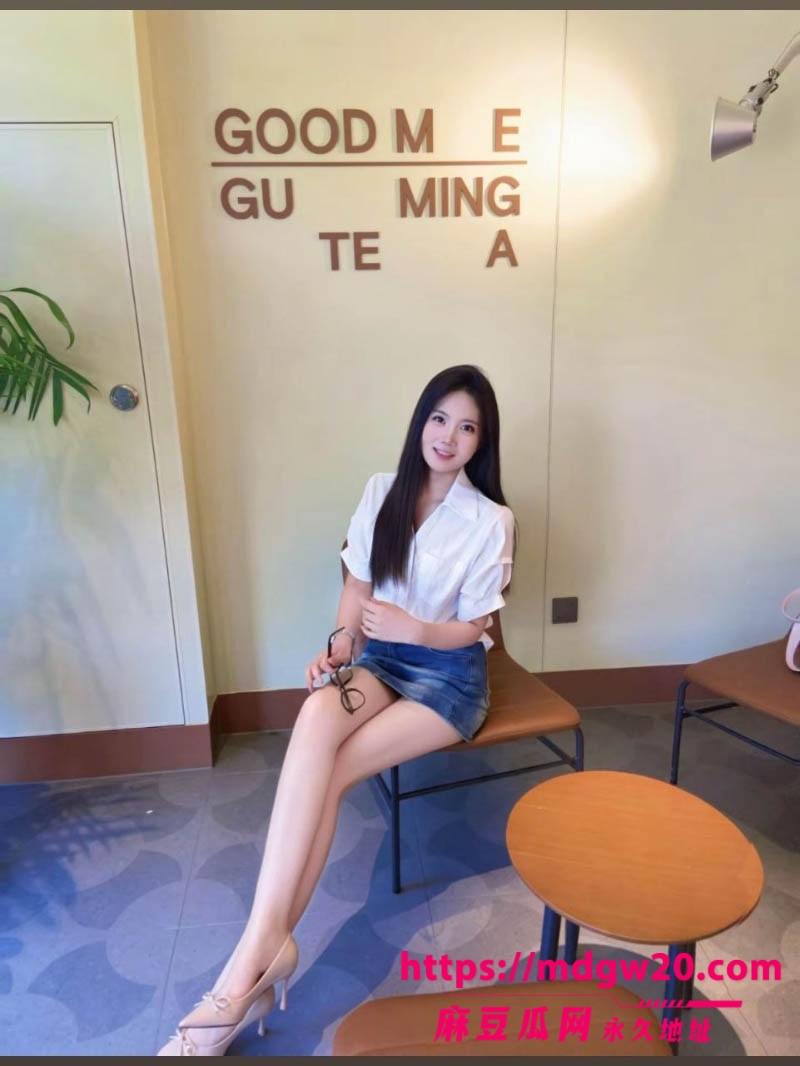 河北传媒学院拜金女刘依 身穿情趣内衣被金主爸爸用假几把玩弄抱腿猛操