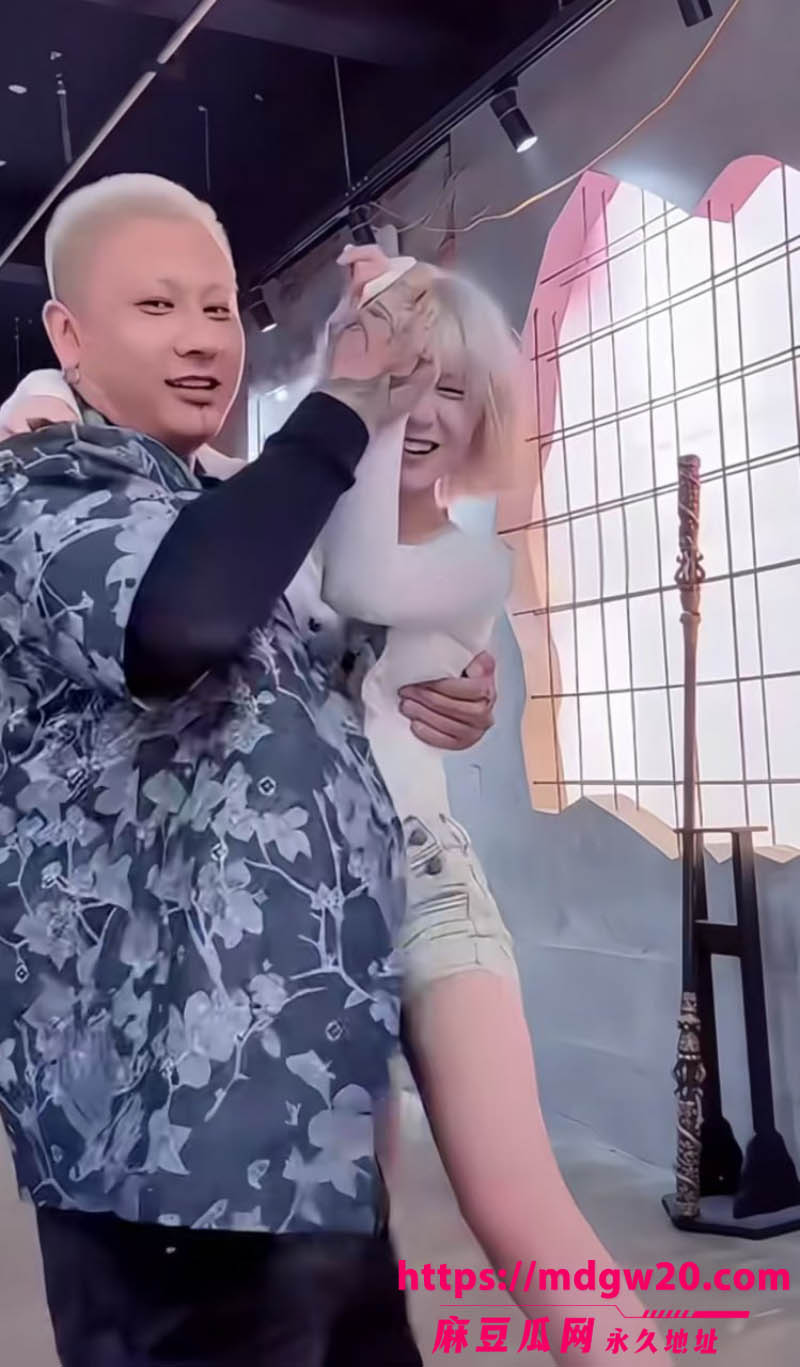 抖音千万粉网红方丈 姜玉铬直播自曝婚内多次出轨翻车 出轨对象不止一两人 拒绝复婚喊还没玩够