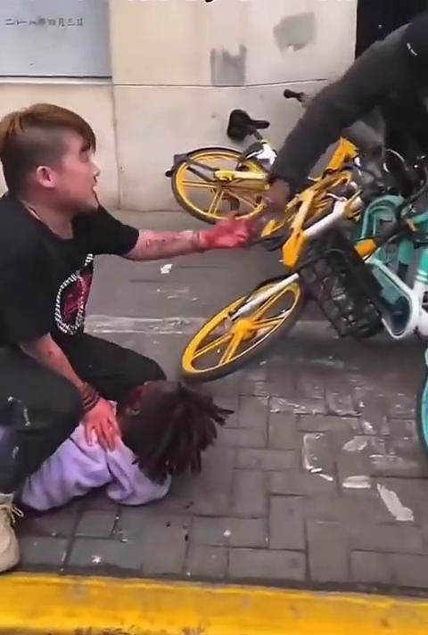 Плакат для 这是要“反黑”了？