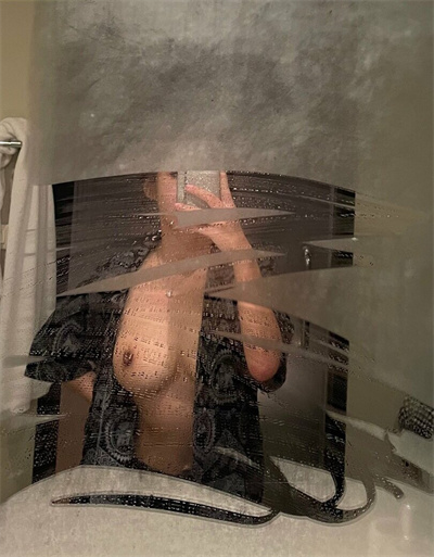 有喜欢舔奶的男生可以看看我 ，我的大雷可以让你一次舔个够～