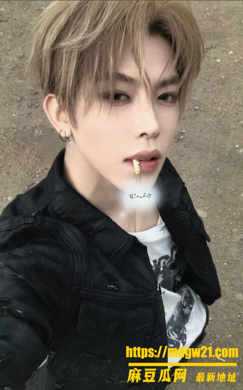 抖音500万粉情侣博主 Alex4