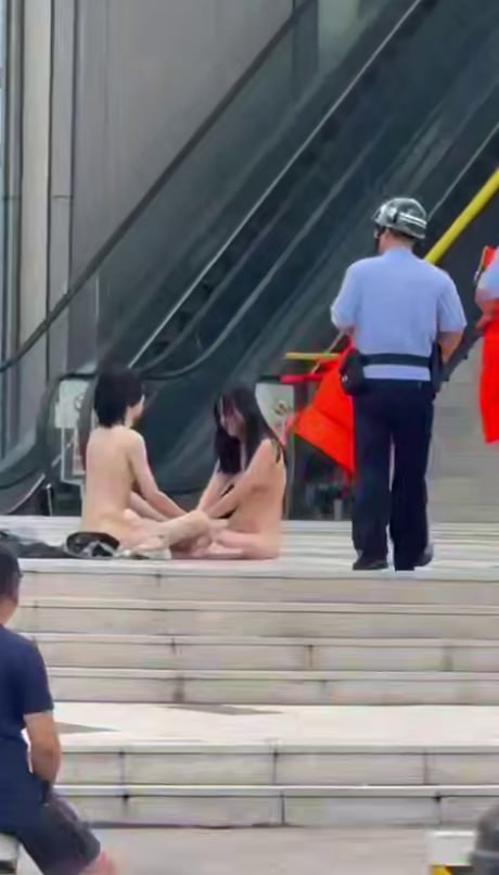 浙江宁波街头男女裸体4
