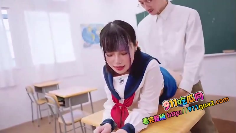 超高颜值的学妹被学长强推硬操，最终变成了母狗随时随地在做爱厕所教室13