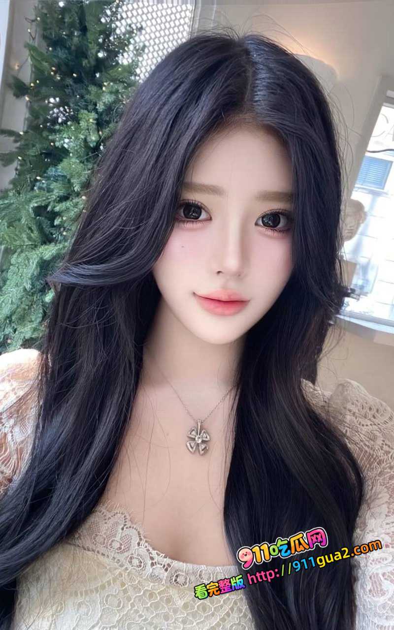 极品肉丝美乳 办公室做爱，后入一字马，多种体位，边插边拍，画面诱人 12
