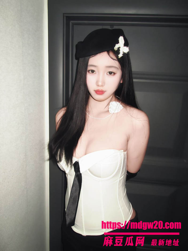 重庆反差眼镜婊苏嘉怡露脸自拍视频流出 宿舍淫荡自慰求操 酒店约炮金主性爱啪啪