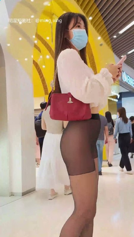 AI成人短剧 街拍第二季壹号模特 第1集 顶级名模闹市真空黑丝走光引发极致羞耻感