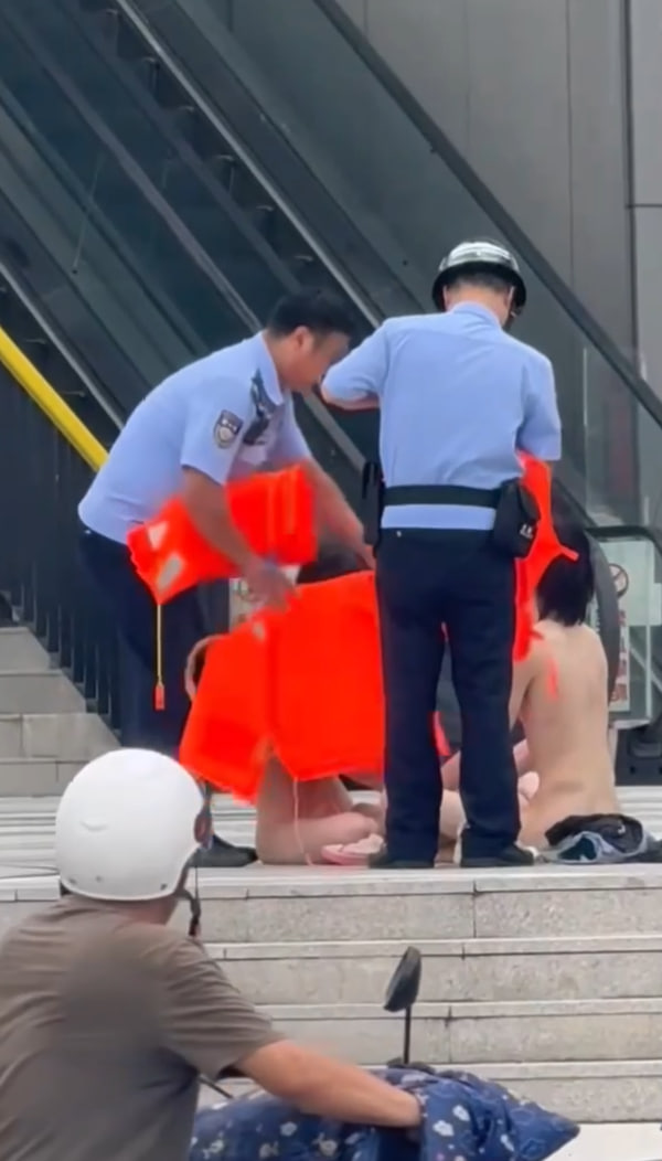 浙江宁波街头男女裸体10