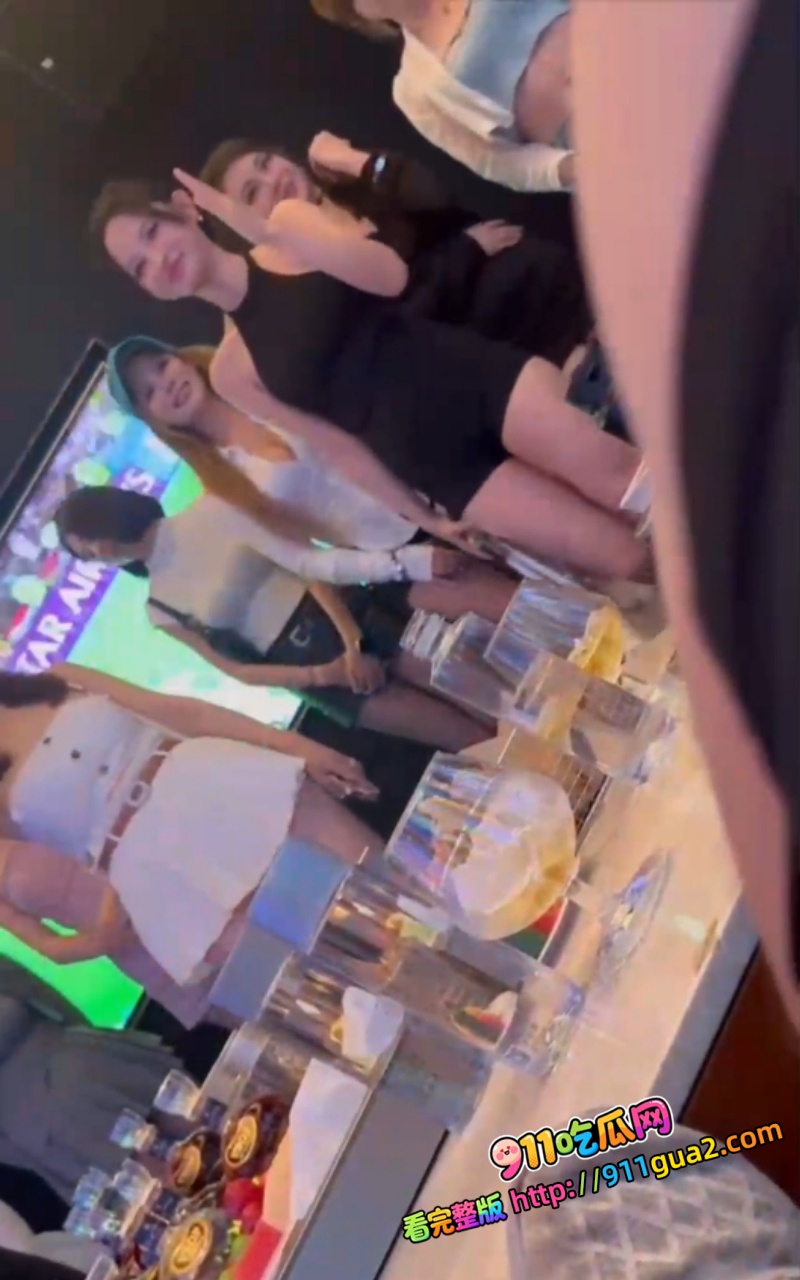 MD5白虎少女极品身材商K里醉一醉忧愁烦恼全没有！瞧瞧商K里的高端骚鸡如何被大佬狠操拿捏，各色浪货风骚入骨，床上比比都浪荡成性！ 4