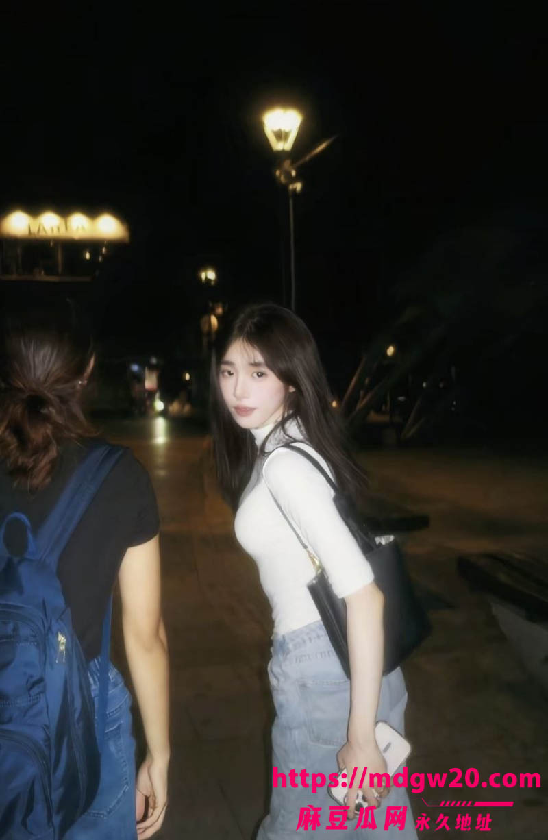 重庆反差女大学生刘子雯不雅视频流出 跪趴在床上被后入打桩圆臀狂晃
