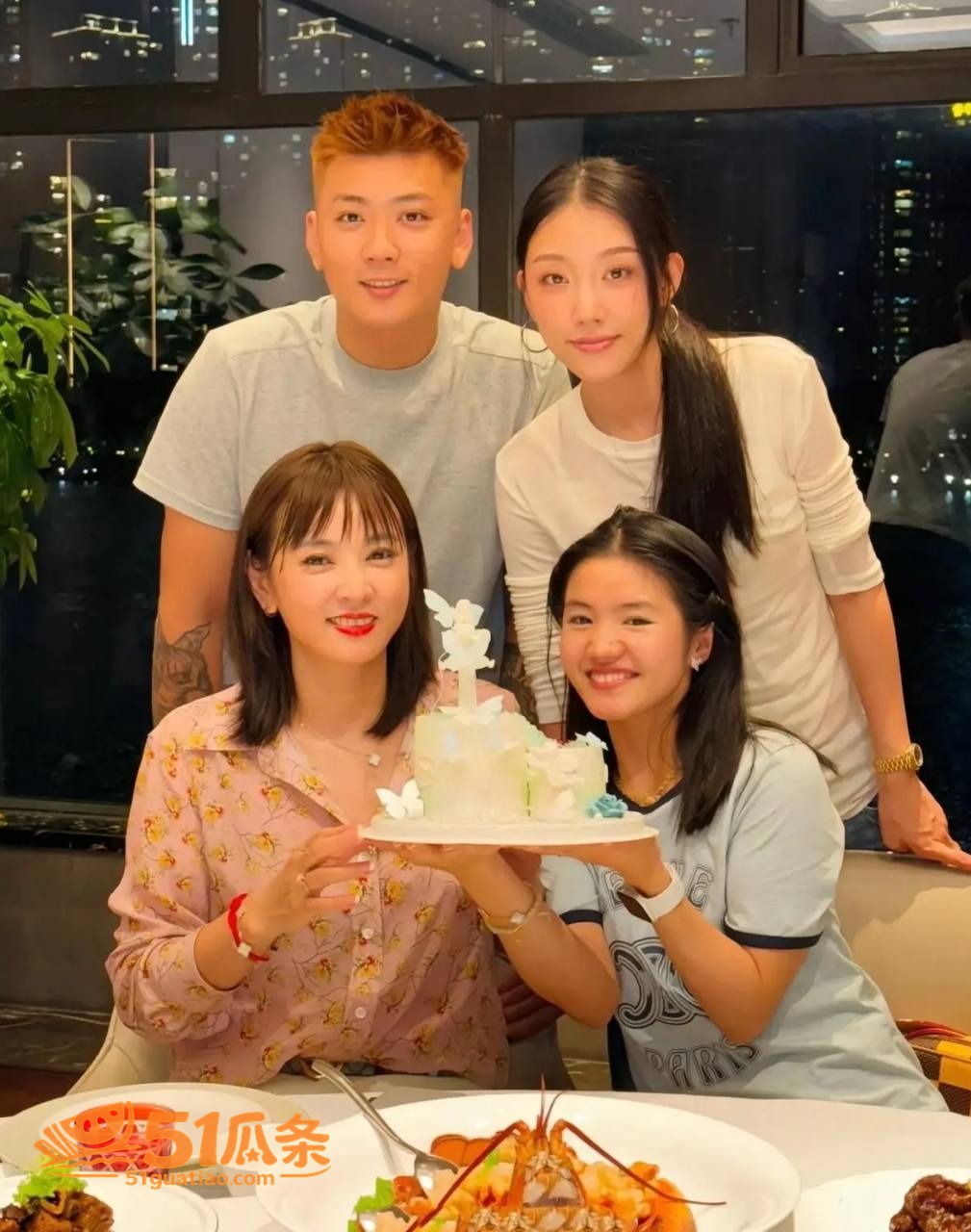 崔晋 李勒优一家翻车相关图片2