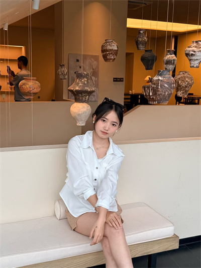 十八岁的婊子联系我