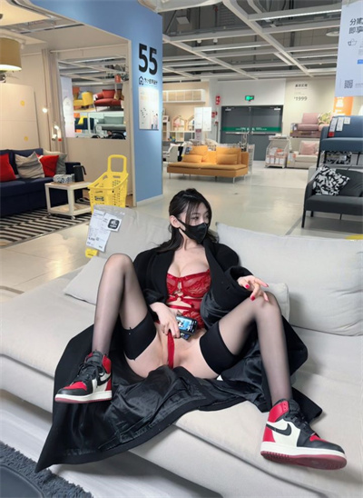 在宜家家居昨日的露出，认出来就带你去开房，嘻嘻