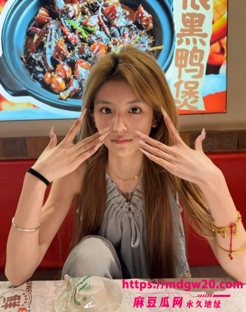 快手800W粉丝网红 木子姥姥 偷录小慧璇子上床叫声 团播撕破脸陪睡黑料被连根翻出