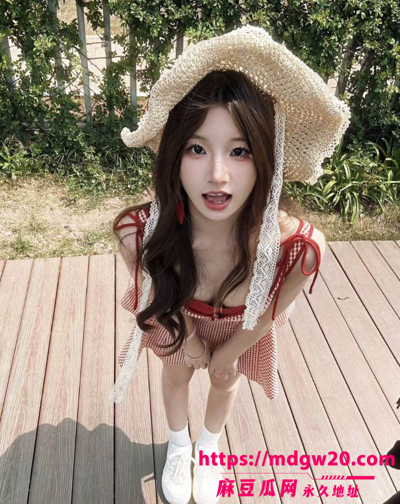 顶级高颜值反差婊张羽希不雅视频合集 被金主各种花样调教 滴蜡深喉后入猛操