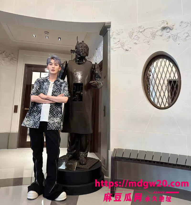 古力娜扎前经纪人李登科 直播自曝被潜规则 背刺娜扎陪睡富姐引热议