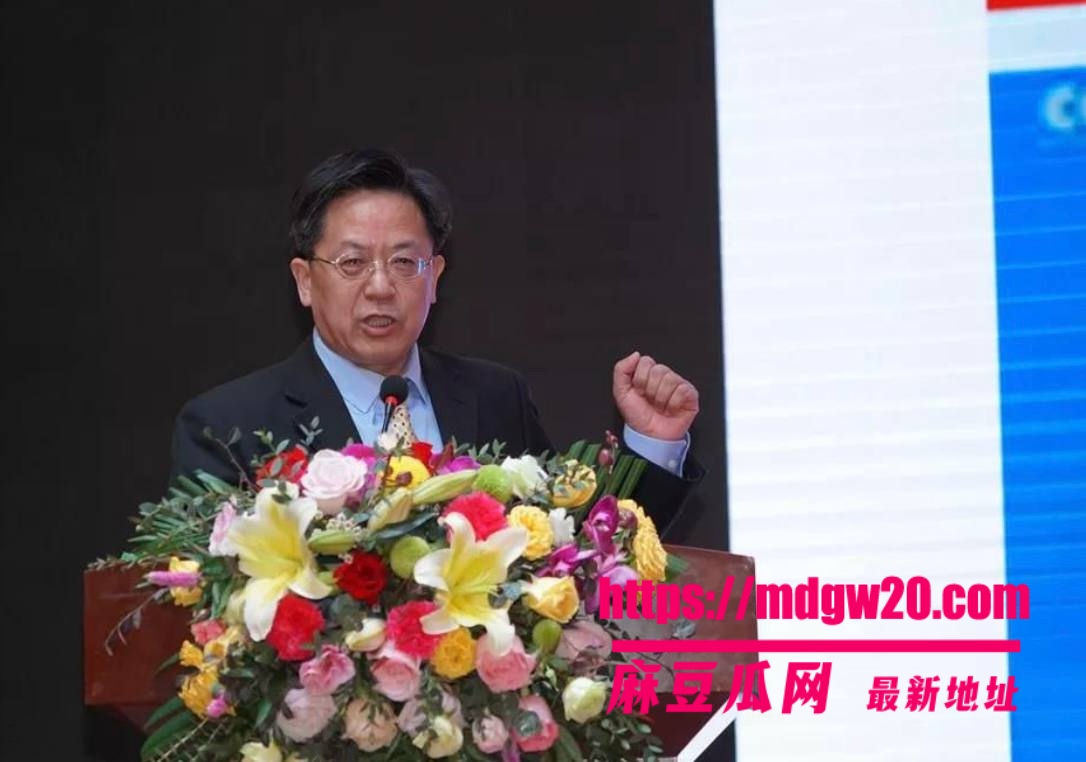 华南理工大学教授刘定平彻底翻车 把学生肚子搞大了怀孕三个月不负责 光头家长上门讨说法当街高喊误人子弟
